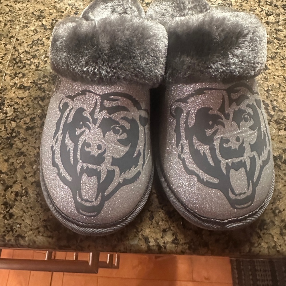 Grey Glitter Bear Print Slippers - L 9/10